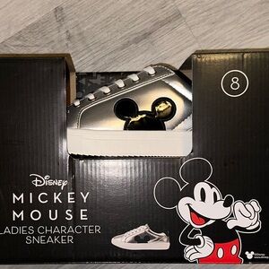Disney Mickey Mouse ladies silver sneaker sz 8